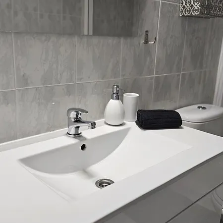 Rodriguez De La Fuento Апартаменти *