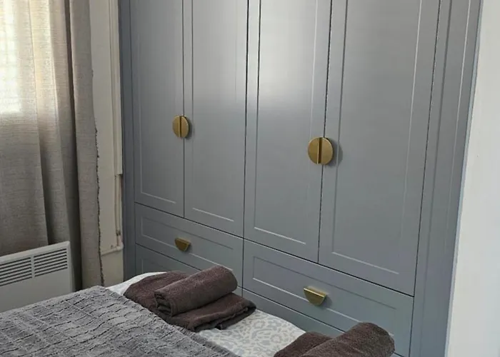 Rodriguez De La Fuento *